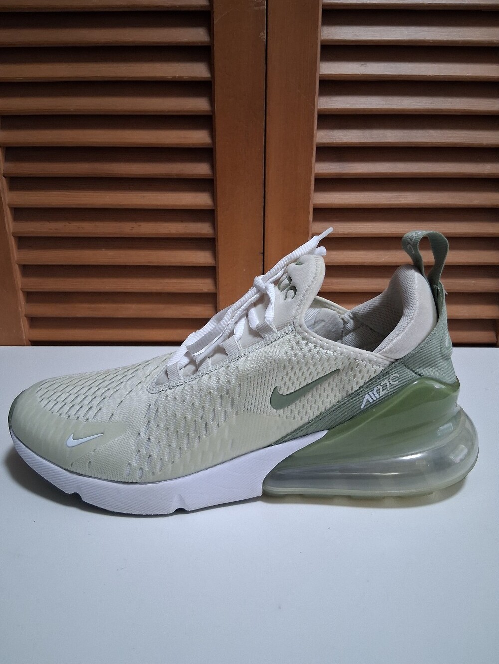 Nike Air Max 270 Sea Glass/Oil Green/White Women's Sneaker * Size: 11